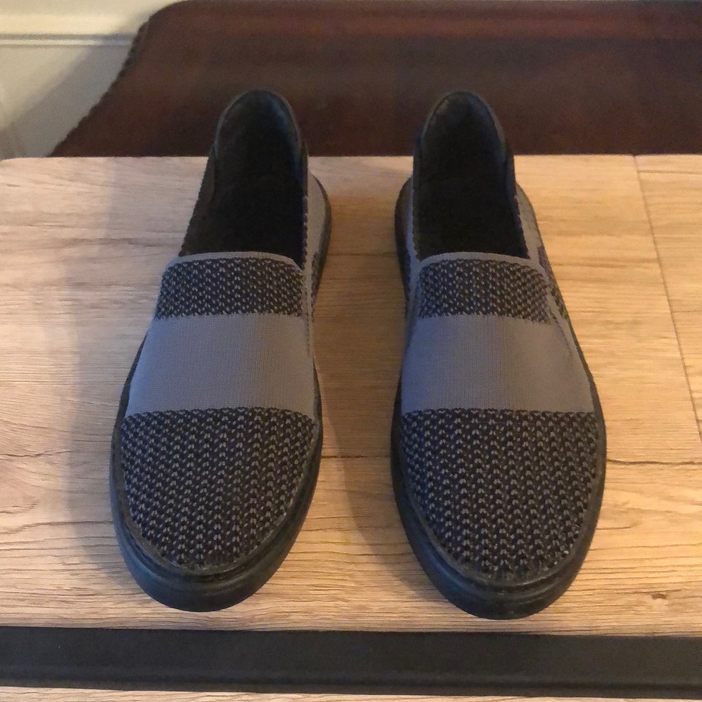 UGG SAMMY BLACK / GREY SNEAKERS - WOMEN'S SZ 6 1/2